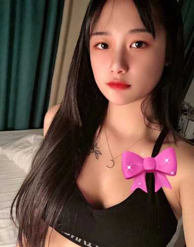 皮肤白嫩波大屁股翘腿细腰细学生?