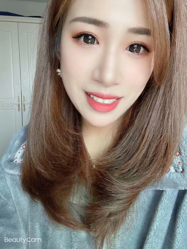 草莓妹子 性格好