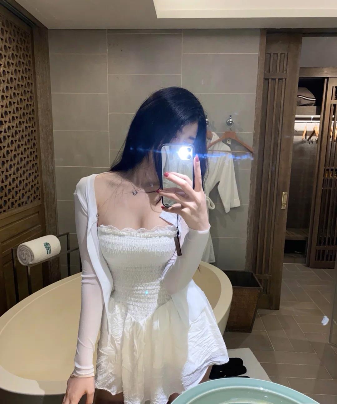 刚毕业风骚小姐姐 大奶子可欲可纯 包你爽到家