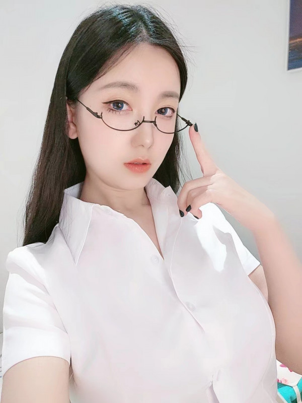 又纯又欲小姐姐