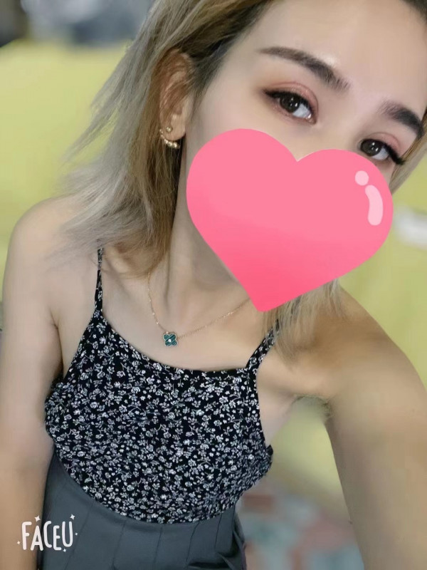 龙江地铁附近的妹子