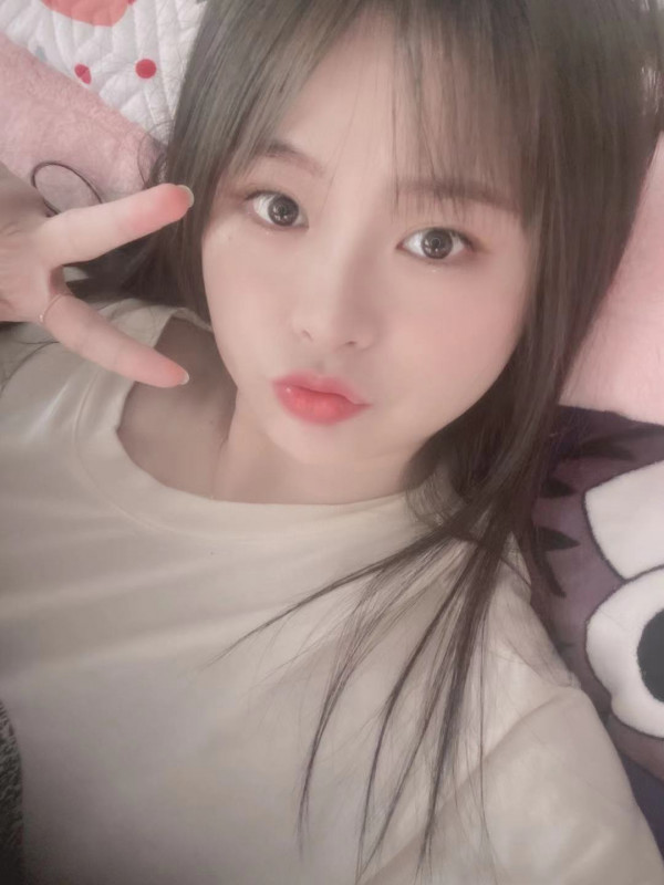 学美妆的清纯妹子