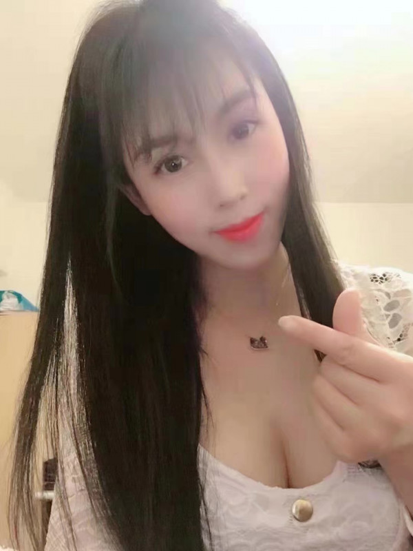 有点网红脸小姐姐